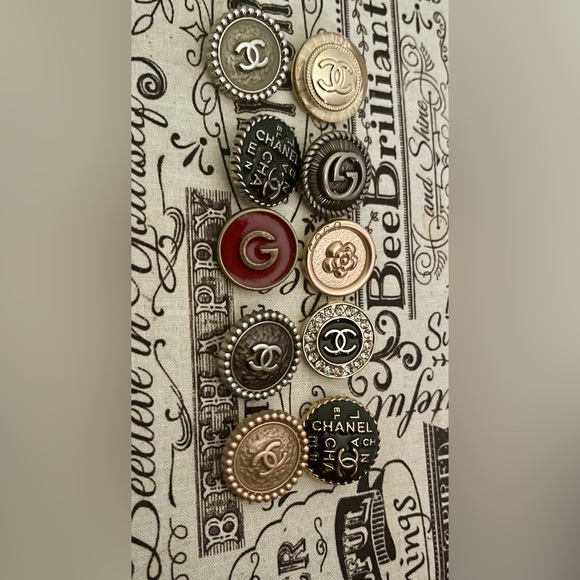 Assorted Buttons - Picture 1 of 2